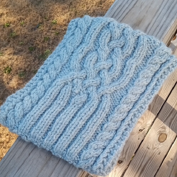 Unisex Chunky Celtic Cables Cowl - Picture 6 of 8